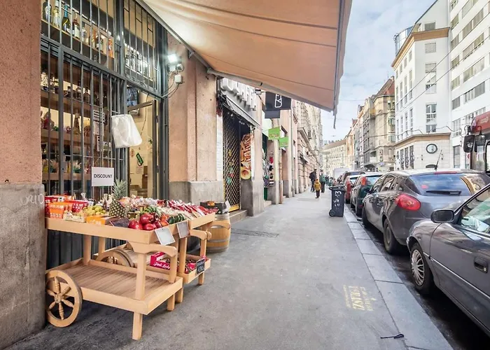 Very - Very Small - Lively Area شقة